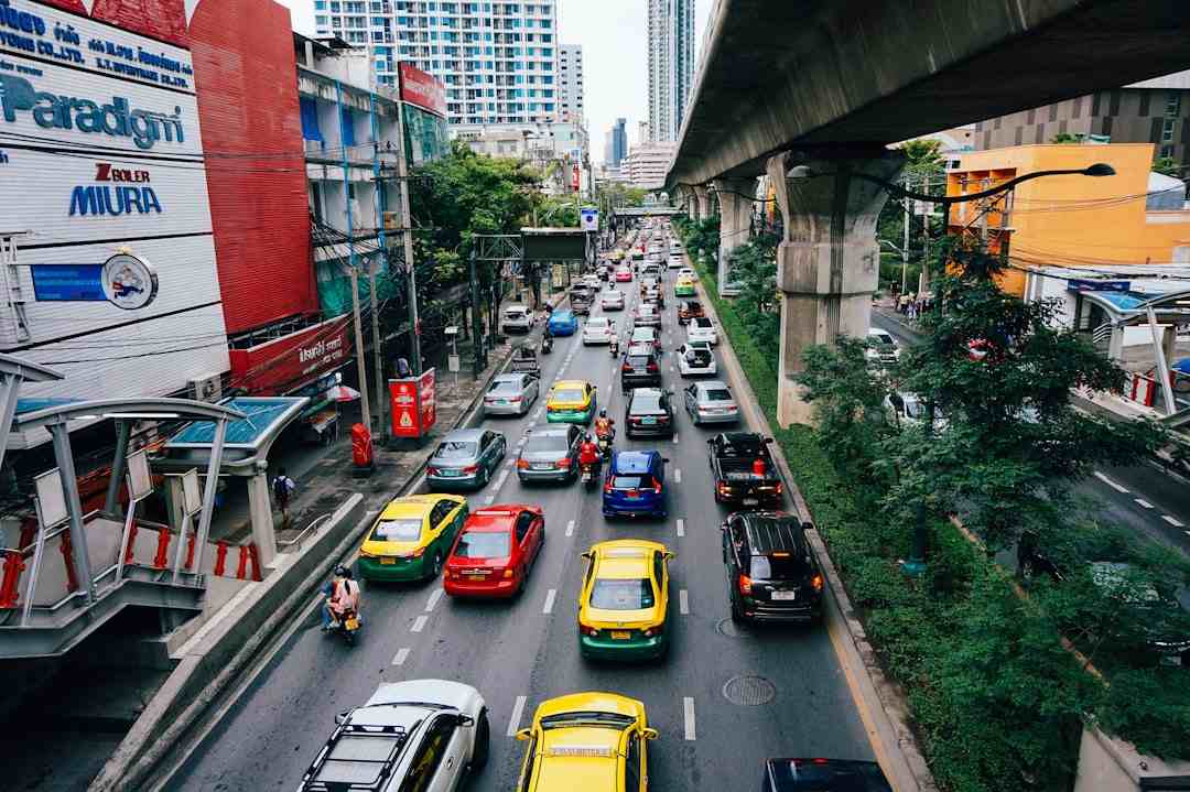 Thaksin Promueve Visa Dorada y Aumento de Tarifas para Impulsar Turismo en Tailandia