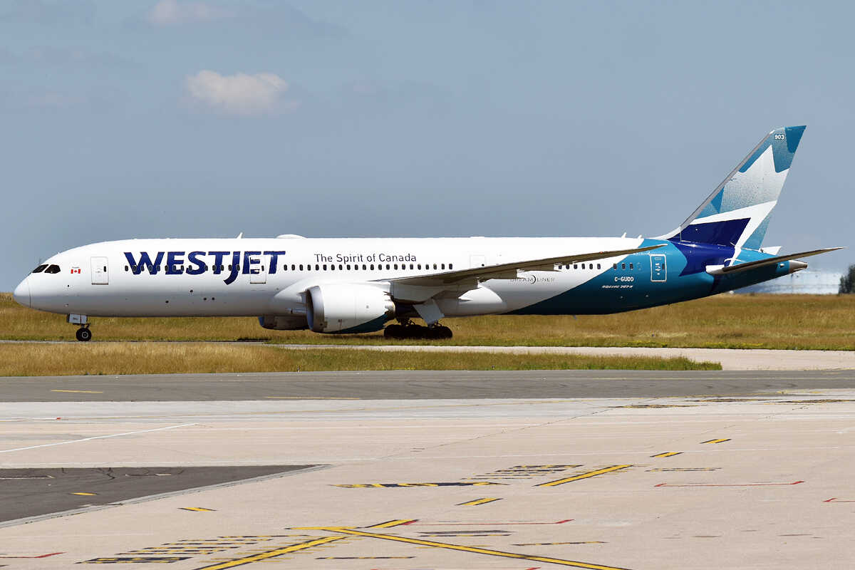 WestJet reanuda vuelos tras suspensión breve por fallo del sistema