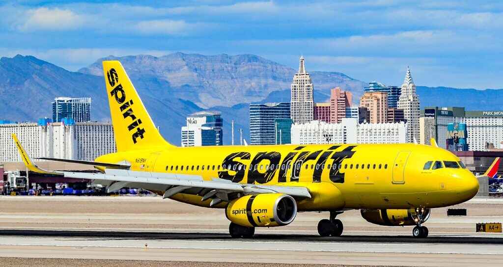 Pasajera de Spirit Airlines halla cucaracha en Gran Asiento Delantero Pasajera de Spirit Airlines halla cucaracha en Gran Asiento Delantero