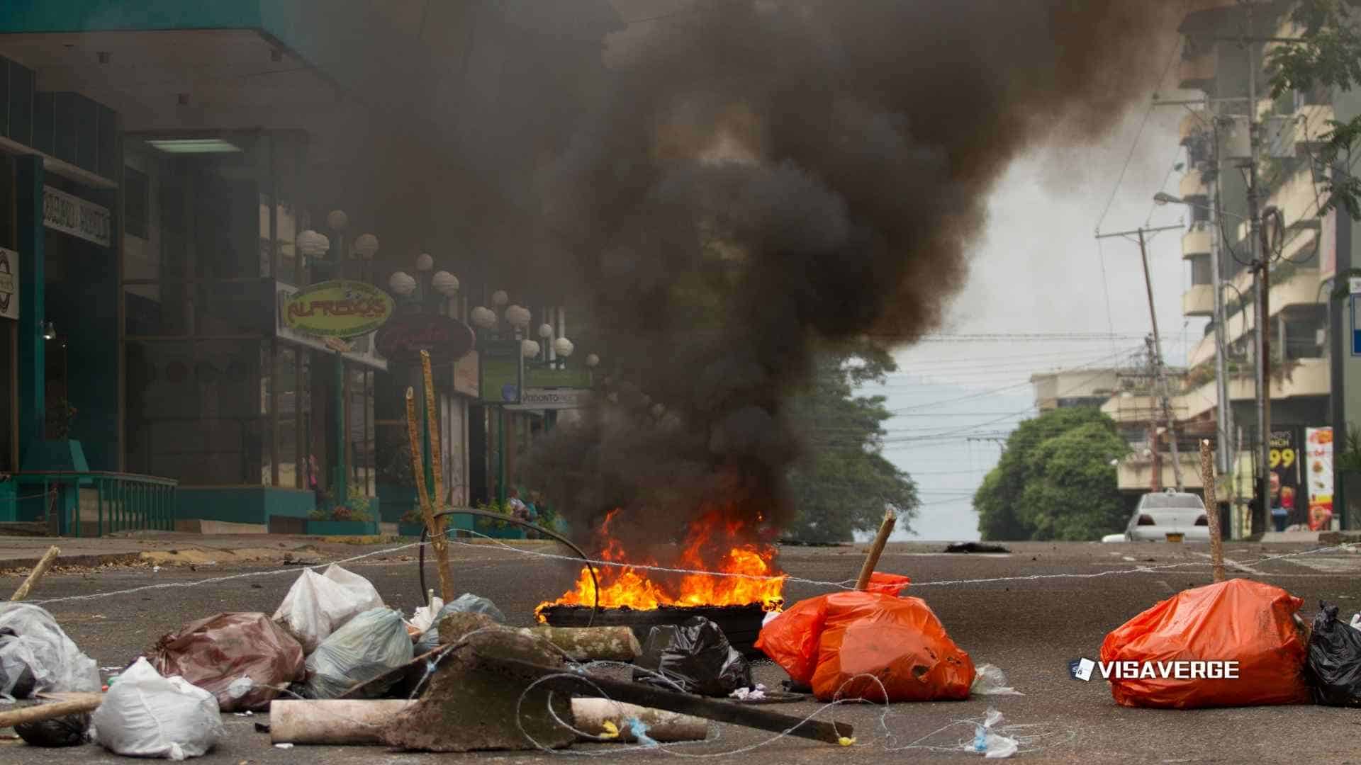 EE. UU. vigila posible solicitud de visa de simpatizante terrorista para hablar en Detroit EE. UU. vigila posible solicitud de visa de simpatizante terrorista para hablar en Detroit