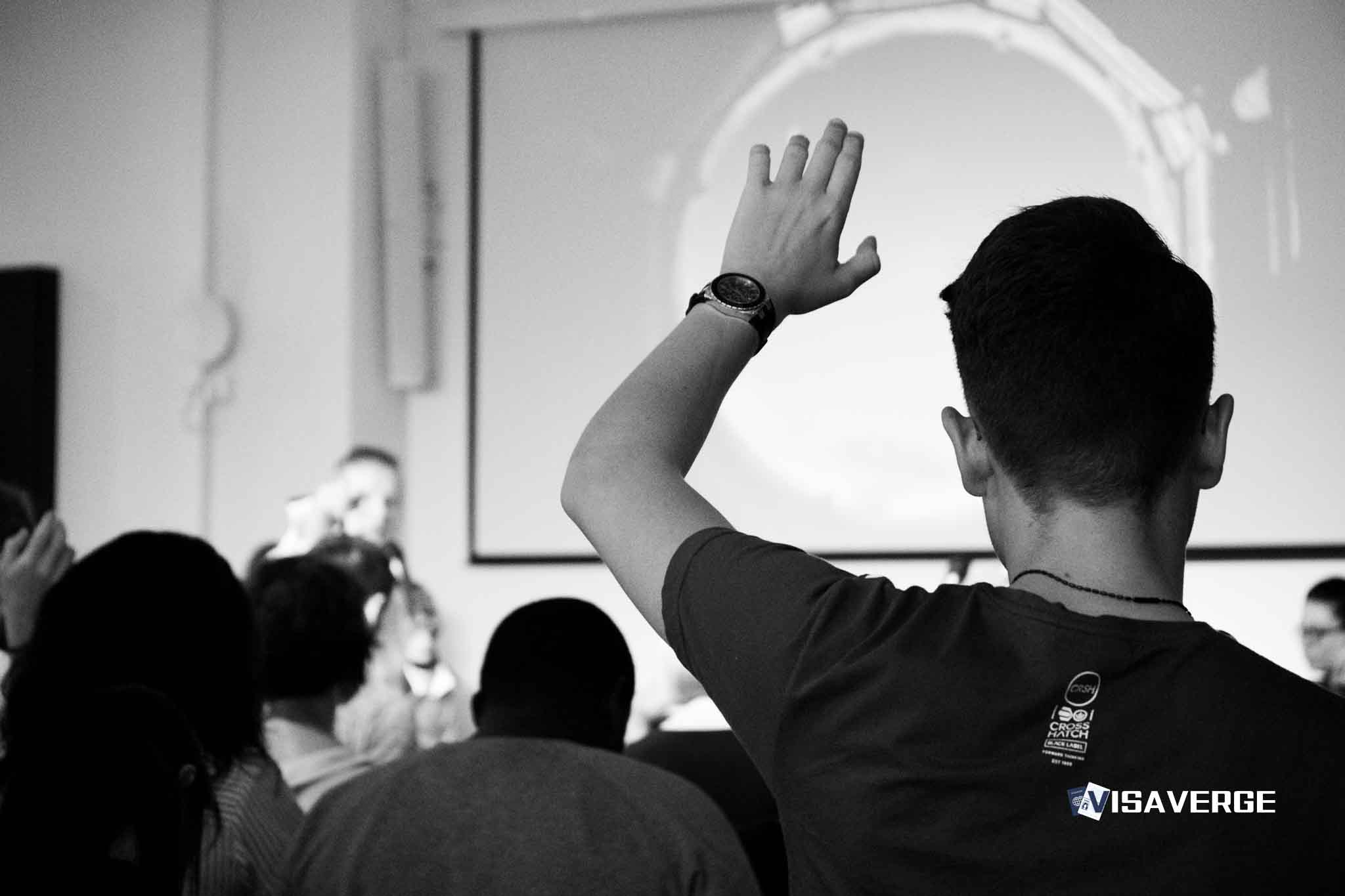 Estudiantes con visa F-1 pueden reingresar en vacaciones de verano Estudiantes con visa F-1 pueden reingresar en vacaciones de verano